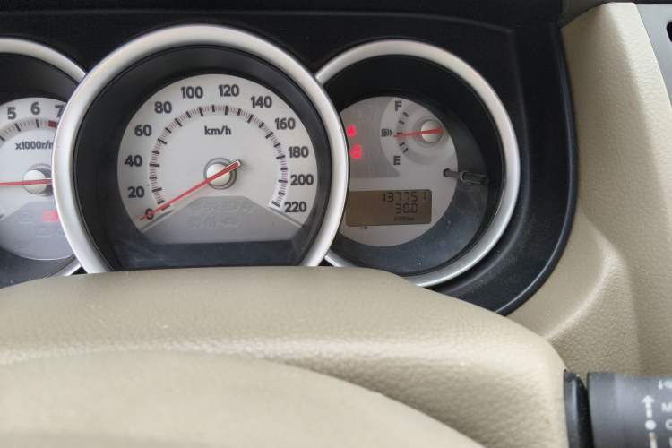 Used Nissan Tiida Sedan 2008 1.6L Manual Fashion Edition Odometer Close Up