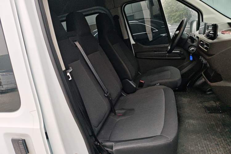 Used JMC E Fushun 2025 Model, Open Window Version, 53.58 kWh, Mid-axle, Mid-roof
