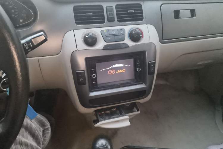 Used JAC Refine 2011 2.4L Colorful Journey Gasoline Standard Edition HFC4GA1-C