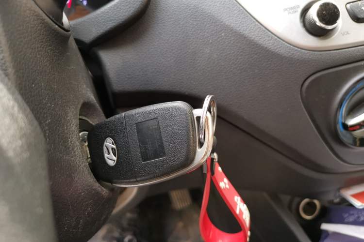 Used Hyundai Verna RV 2017 1.4L Automatic Cool Edition GLS China V Emission Standard Vehicle Key