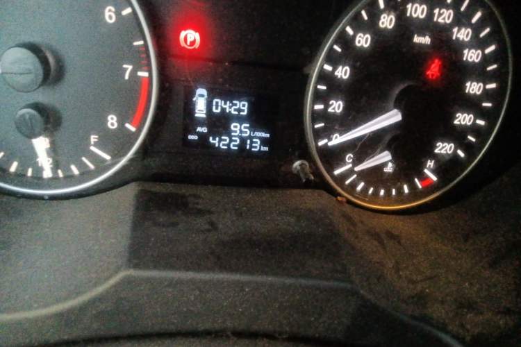 Used JAC Refine M3 2023 PLUS 1.5T 5/7-seat Classic Edition Odometer Close Up