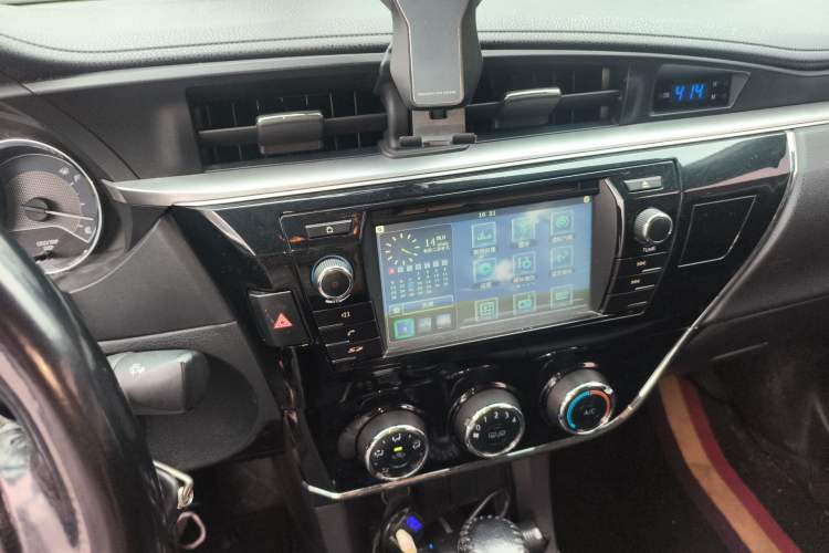 Used Toyota Corolla 2014 1.6L CVT GL Audio And AC Panel