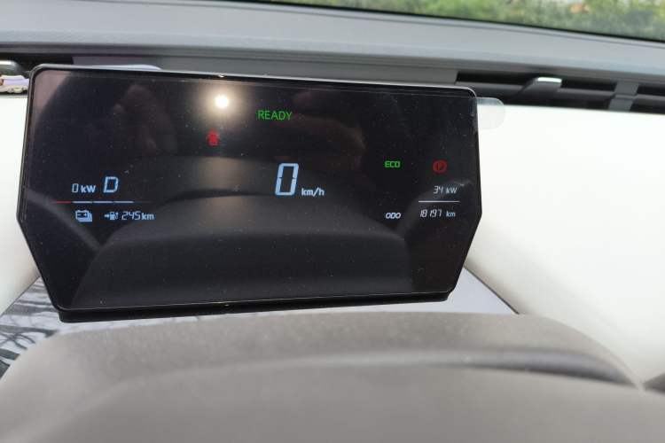 Used Chery QQ Little Ant 2024 Revised Edition Youth Version 321 km Only Love Edition 29.23 kWh
