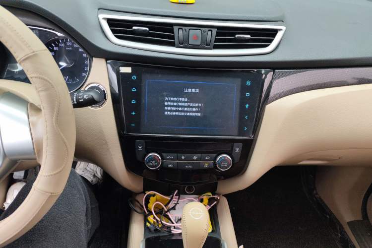 Used Nissan X-Trail 2014 2.5L CVT Leading Edition 4WD
