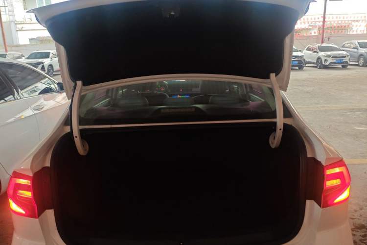 Used Volkswagen Bora 2017 1.6L Automatic Fashion Model