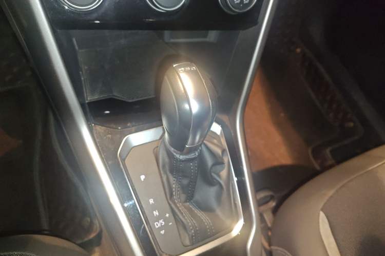 Used Volkswagen T-ROC 2020 230TSI DSG Two-Wheel Drive Advanced Version Gear Lever