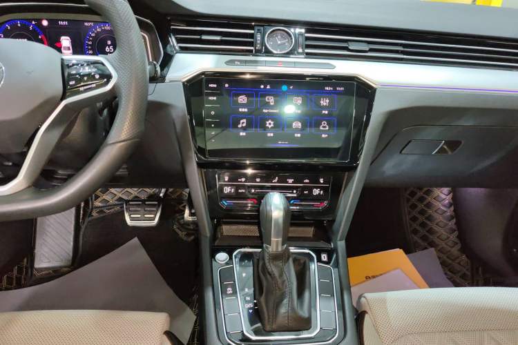 Used Volkswagen Magotan 2024 2 Million Units Zhongxiang Version 330TSI DSG Luxury Edition Audio And AC Panel