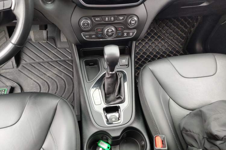 Used Jeep Cherokee 2020 2.0T Two-Wheel Drive Leading Edition