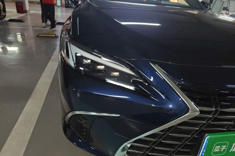 Used Lexus ES 2025 200 Premium Edition Right Front Headlight