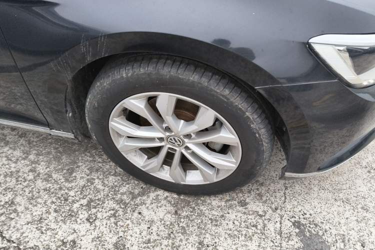 Used Volkswagen Magotan 2017 380TSI DSG Luxury Model Right Front Wheel Hub