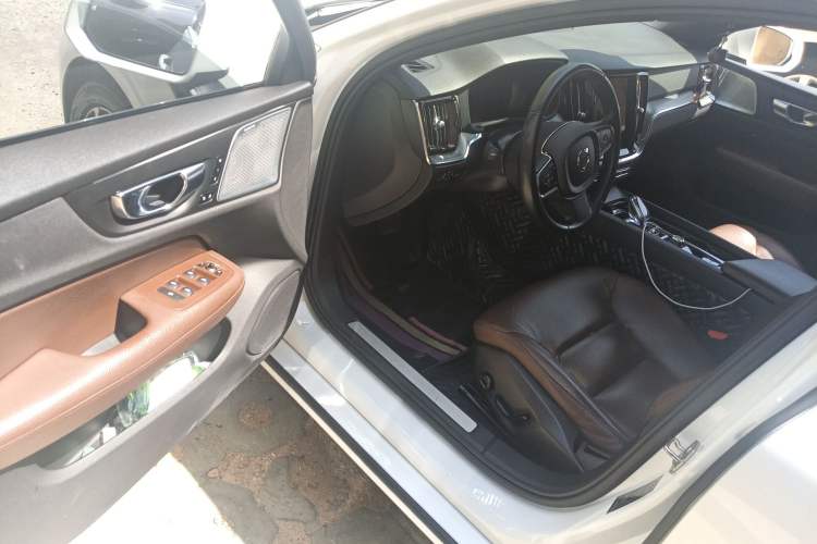 Used Volvo S60 2022 B4 Zhiyi Luxury Edition