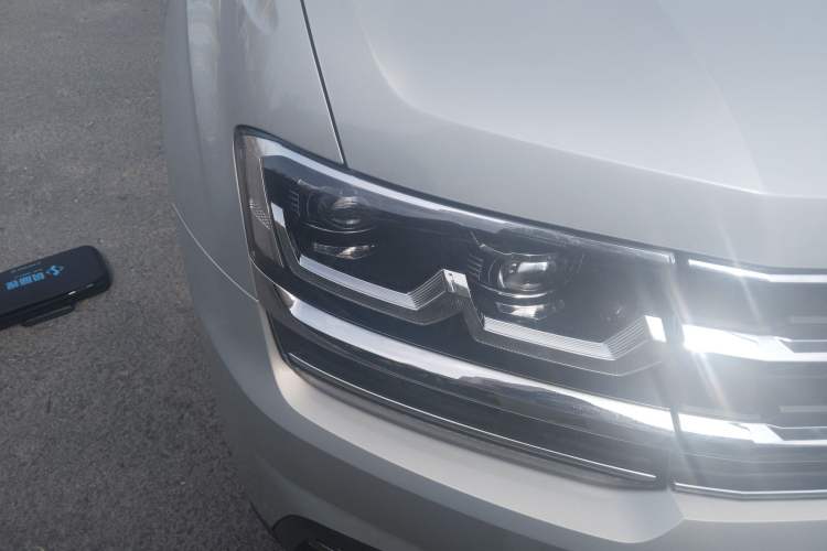 Used Volkswagen Teramont 2017 380TSI Four-Wheel Drive Flagship Edition Right Front Headlight