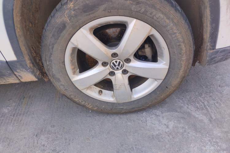 Used Volkswagen Tiguan 2012 2.0 TSI Automatic All-Wheel Drive Elite Edition Right Front Wheel Hub