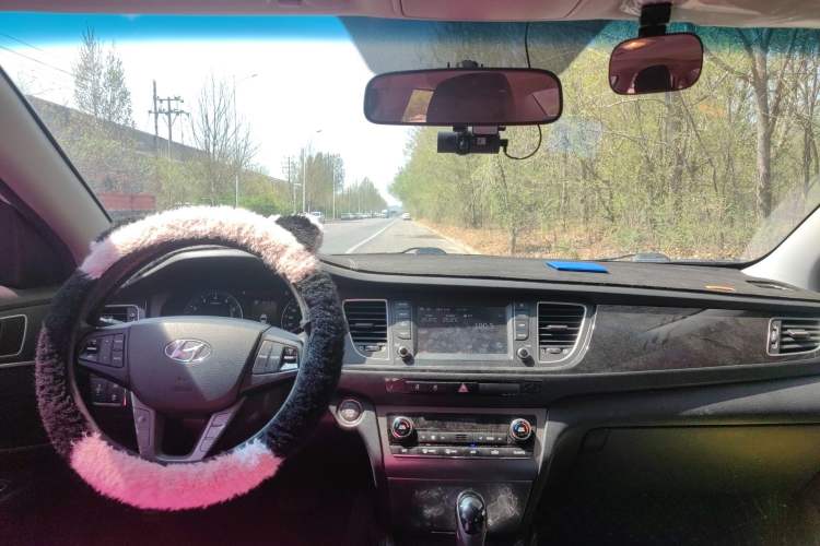 Used Hyundai Mistra 2016 1.8L Automatic Deluxe DLX Model Center Console