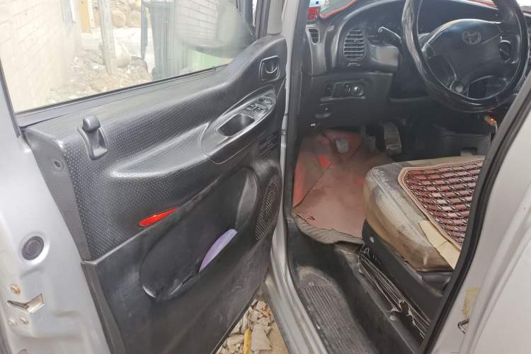 Used JAC Group Refine 2012 1.9T Shuttle Diesel Standard Model HFC4DB1-2C