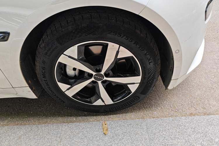 Used Zeekr 001 2023 WE Edition 100 kWh Right Front Wheel Hub