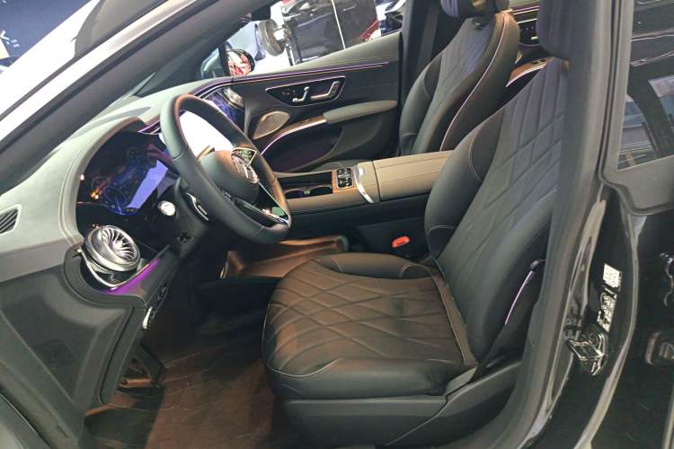 Used Mercedes-Benz EQS 2022 Updated 580 4MATIC Left Front Seat