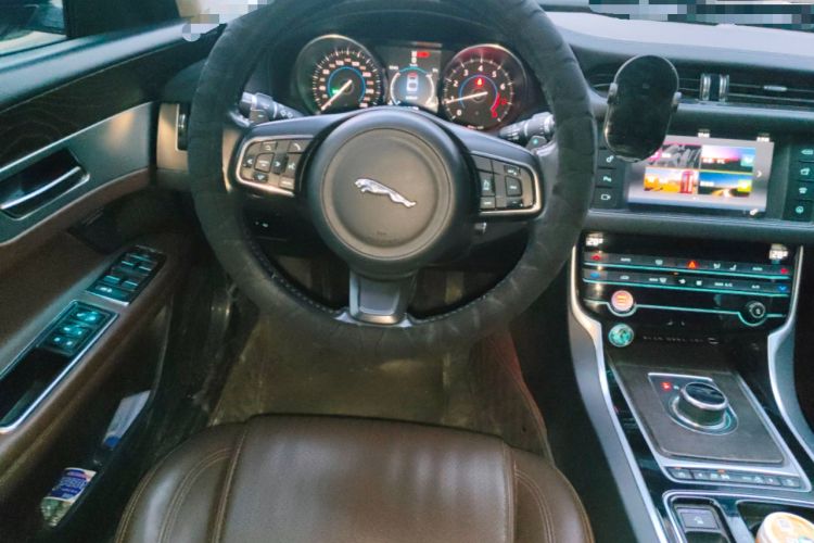 Used Jaguar XFL 2017 XFL 2.0T 240PS Luxury Edition Steering Wheel