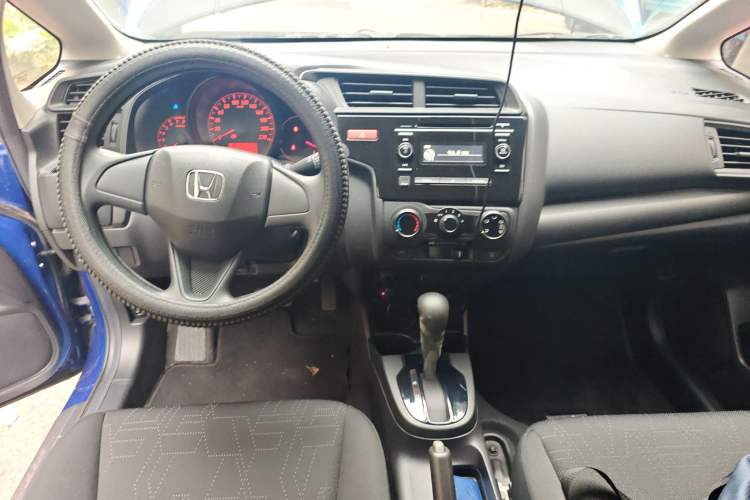 Used Honda Fit 2016 1.5L LX CVT Comfort Model Center Console