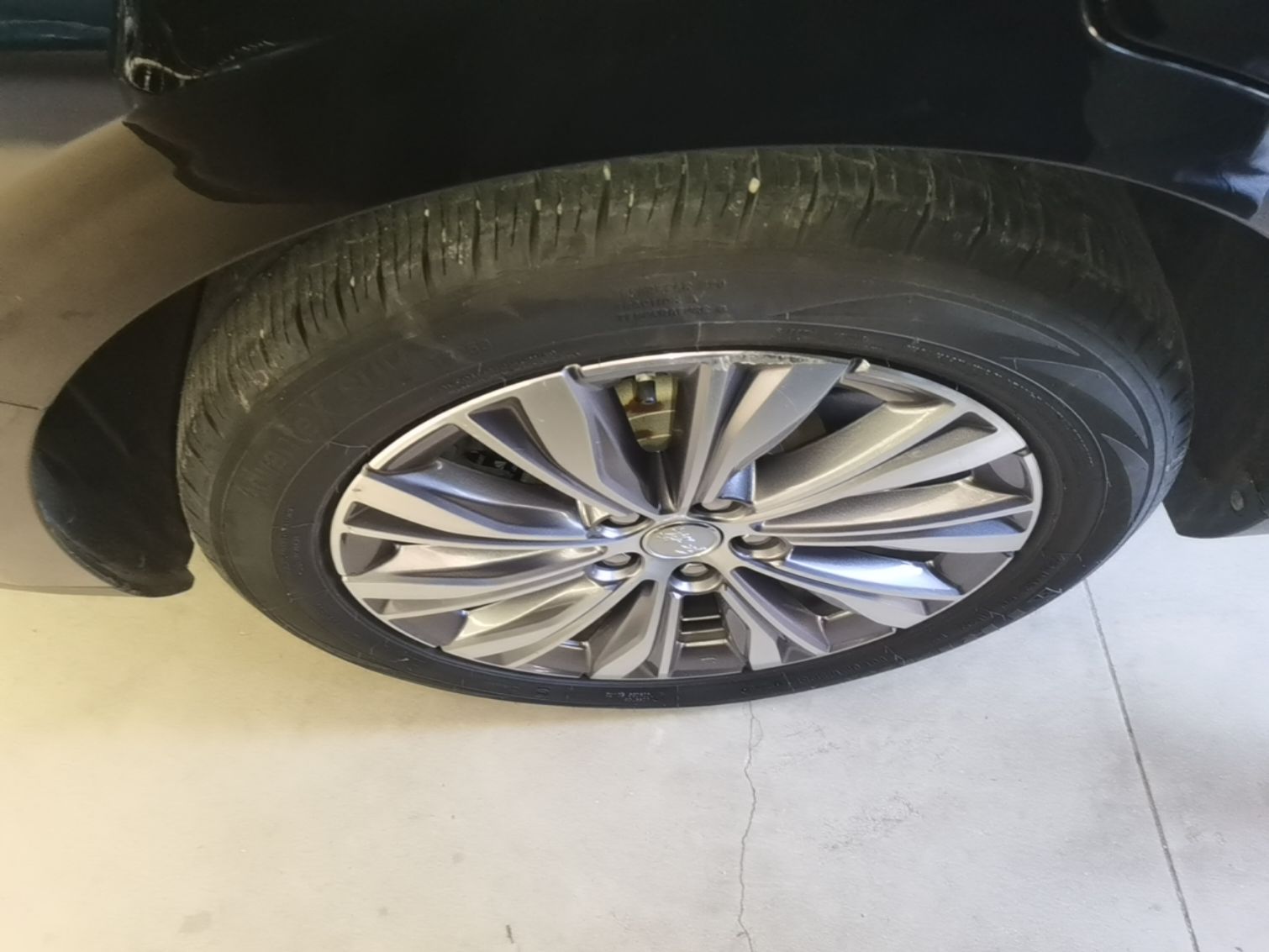 Hongqi E-QM5 2022 431 km Charge & Enjoy Edition — снимка 11