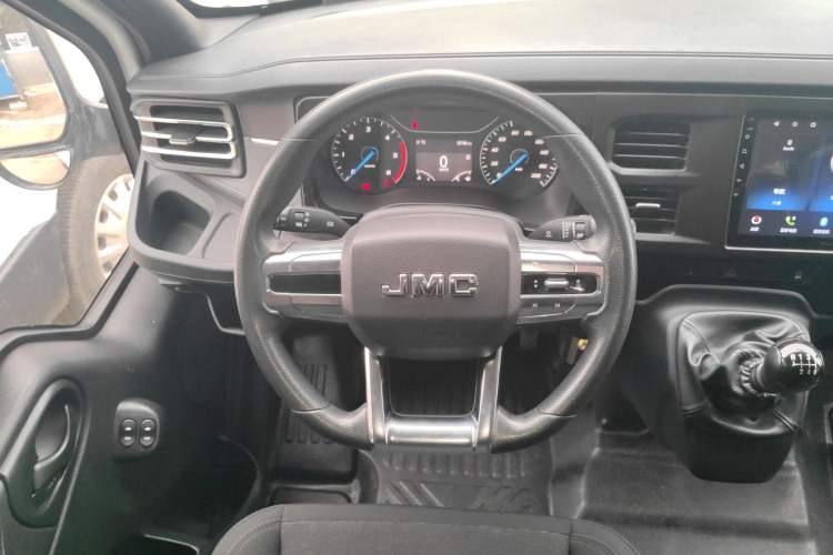 Used JMC Fushun 2022 2.0T Manual Multi-Function Passenger Vehicle Short Wheelbase Mid-Height Roof 6-Seater Steering Wheel
