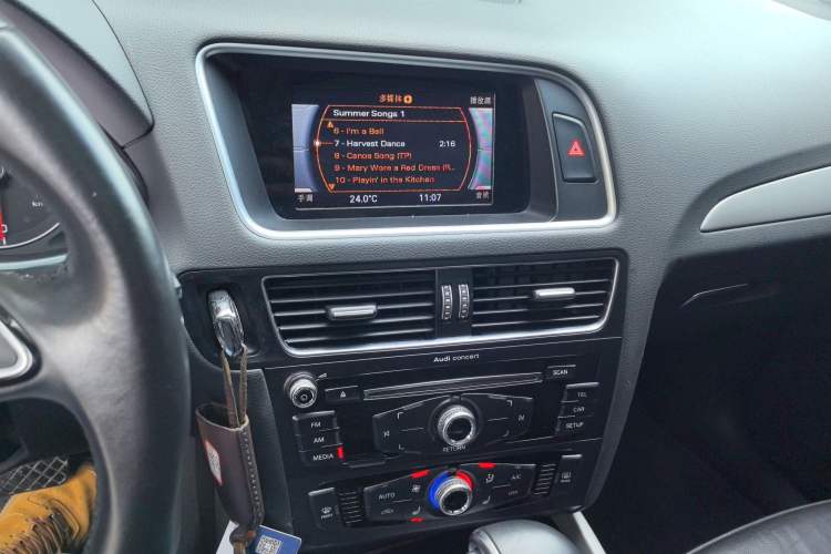 Used Audi Q5 2017 40 TFSI Ambition Edition Audio And AC Panel