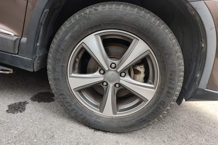 Used Haval H6 2014 Sport Version 1.5T Manual Two-Wheel Drive Elite Edition Right Front Wheel Hub