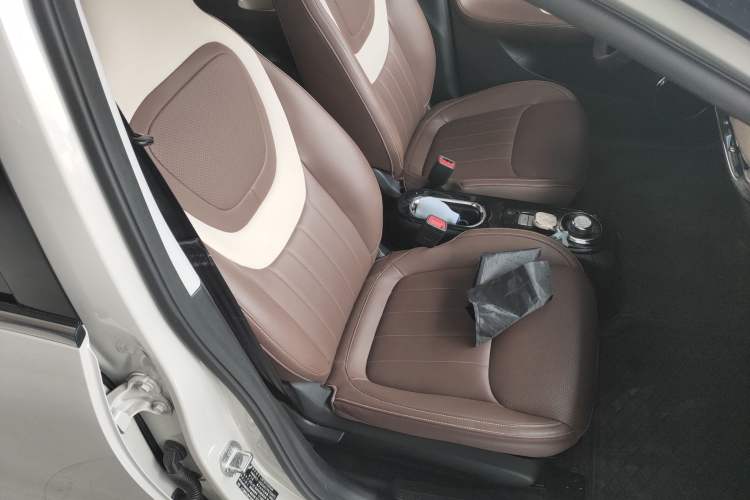 Used Wuling Bingo 2023 333 km Enjoyment Version Right Front Seat