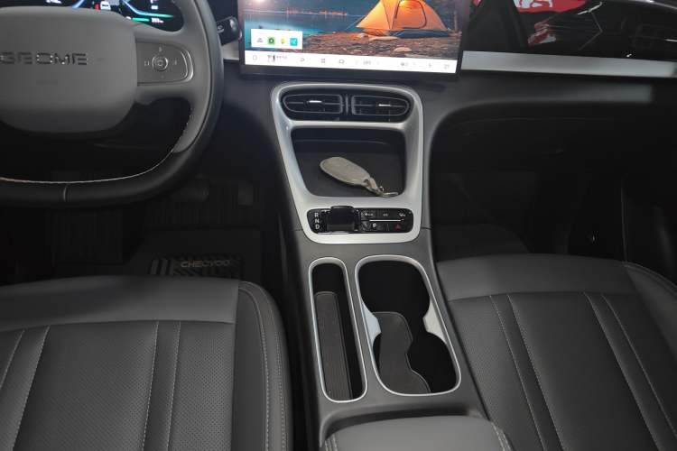 Used Geely Galaxy Geome 2025 UP 410km Exploration Edition Gear Lever