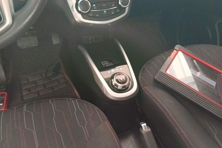 Used CHANGAN Benni 2015 1.4L IMT Prestige Model China V Standard Gear Lever