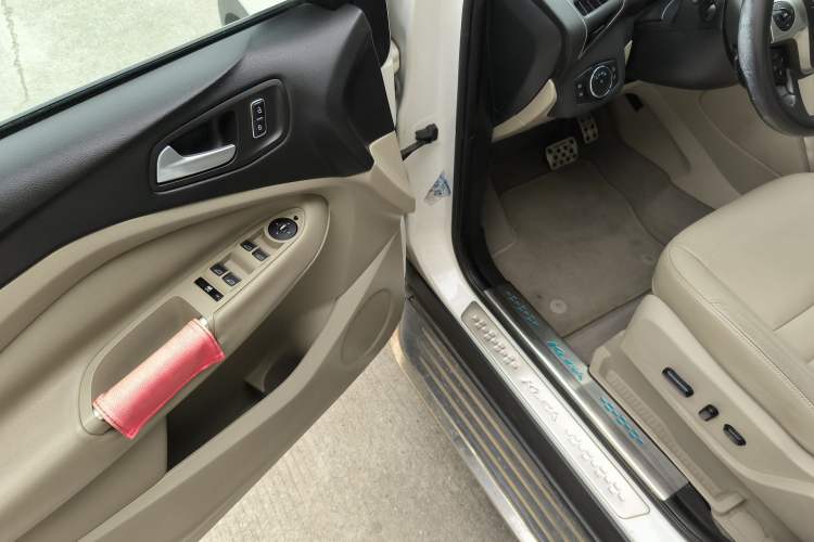 Used Ford Kuga 2013 2.0L GTDi Four-Wheel Drive Premium Model Driver Seat