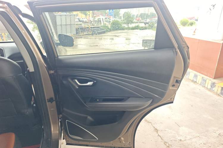 Used JETOUR X70M 2021 1.5T Manual Urban Partner 7-Seater
