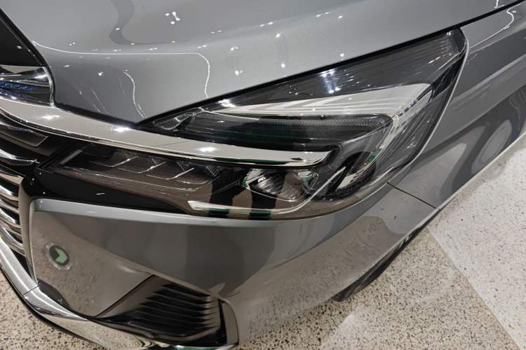 Used Buick GL8 2023 Land Executive Class Comfort Model