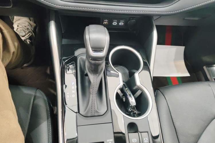 Used Toyota Highlander 2023 2.5L Smart Electric Hybrid Dual-Engine Four-Wheel Drive Prestige Version – 7 Seats Gear Lever