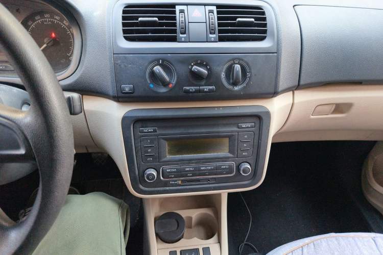 Used Skoda Fabia 2014 1.4L Manual Crystal Edition
