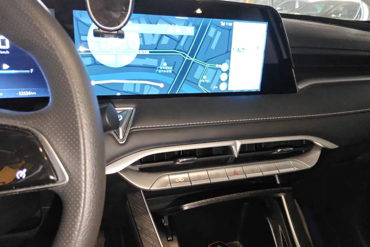 Used Venucia V 2022 260T Custom Edition · Idol Audio And AC Panel