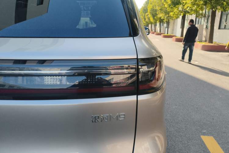 Used Geely Galaxy M9 2025 Model 230km Two-Wheel-Drive Exploration Edition Right Rear Taillight