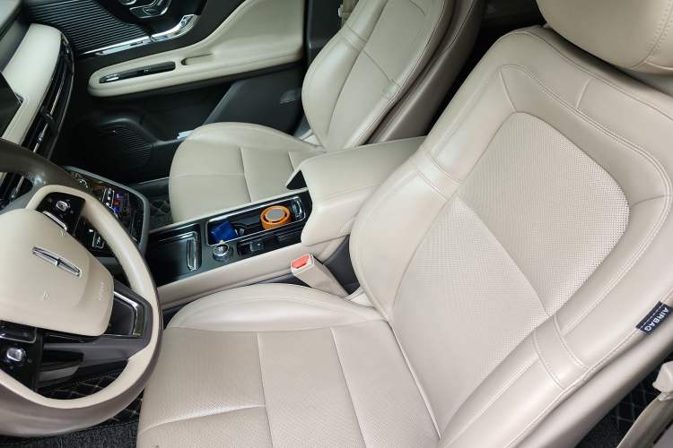 Used Lincoln Corsair 2020 2.0T Two-Wheel Drive Luxury Edition Left Front Seat