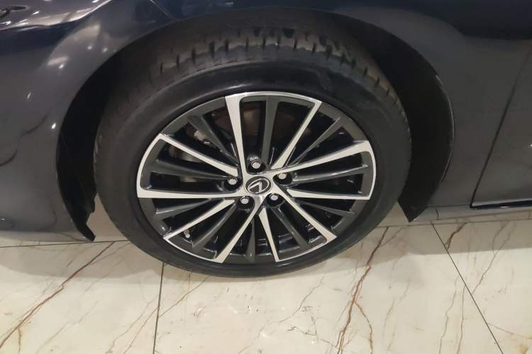 Used Lexus ES 2022 300h Deluxe Edition