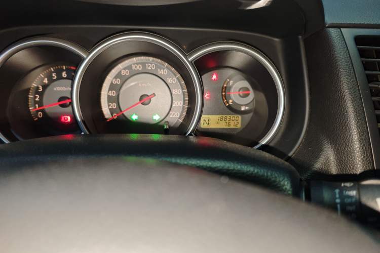 Used Nissan Tiida 2006 1.6 GE AT Odometer Close Up