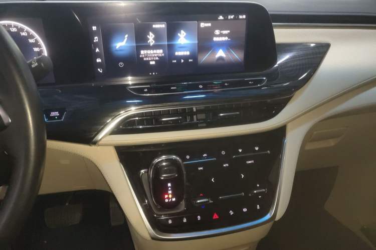 Used Buick GL8 2022 ES Landtrek 653T Luxury Edition
