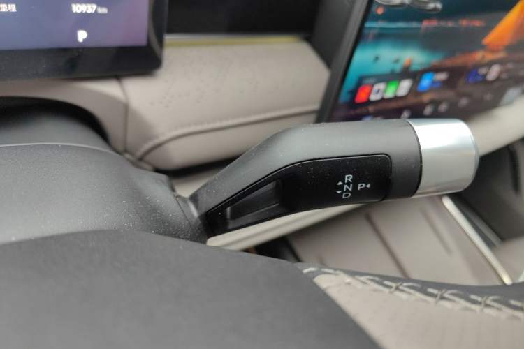 Used Geely Galaxy 8 2025 130km EM-i Deluxe Edition
