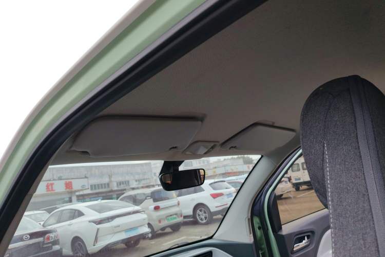 Used Wuling Hongguang MINIEV 2022 Macaron Premium Model – Lithium Iron Phosphate Headliner