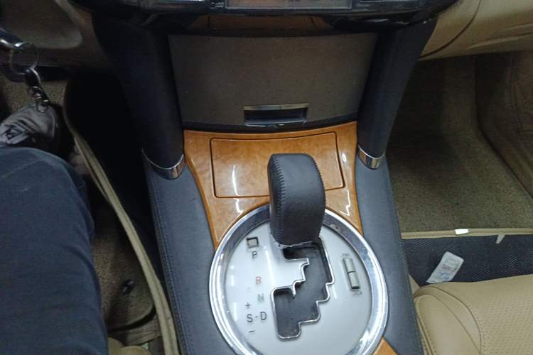 Used Toyota Reiz 2006 2.5S Special Edition Gear Lever