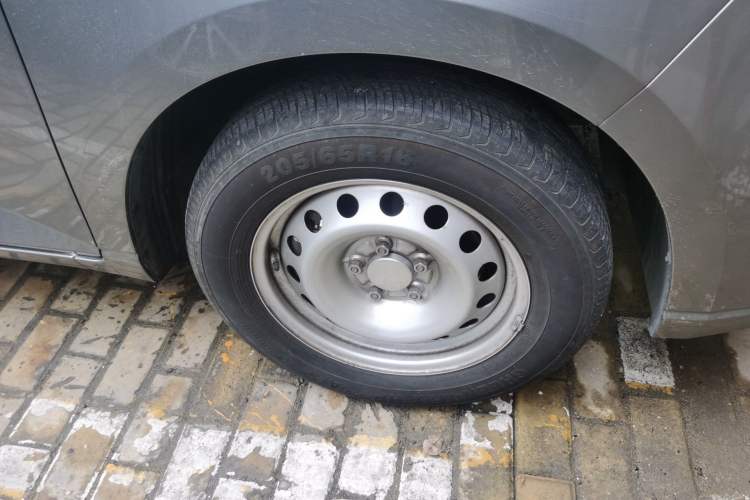 Used Wuling Hongguang PLUS 2019 1.5T Manual Standard Edition 5 Seats
