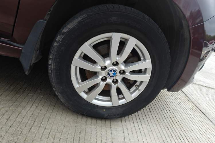 Used Venucia T70 2015 2.0L CVT Smart Edition Right Front Wheel Hub