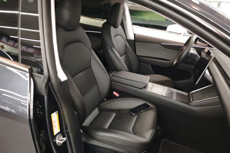 Used Tesla Model Y 2025 Rear-Wheel Drive First Edition Right Front Seat