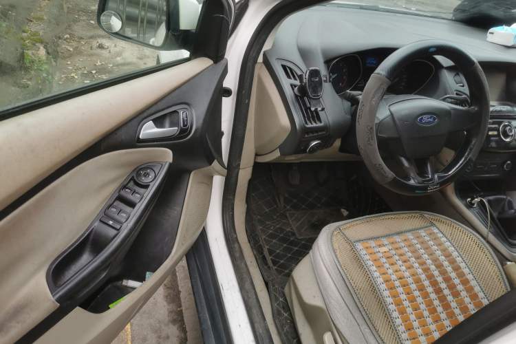 Used Ford Focus 2015 Sedan 1.6L Manual Comfort Model