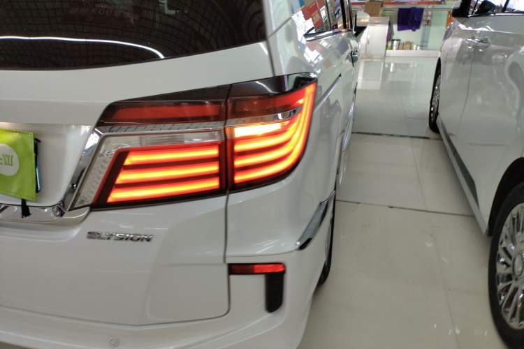 Used Honda Elysion 2016 2.4L Luxury Edition
