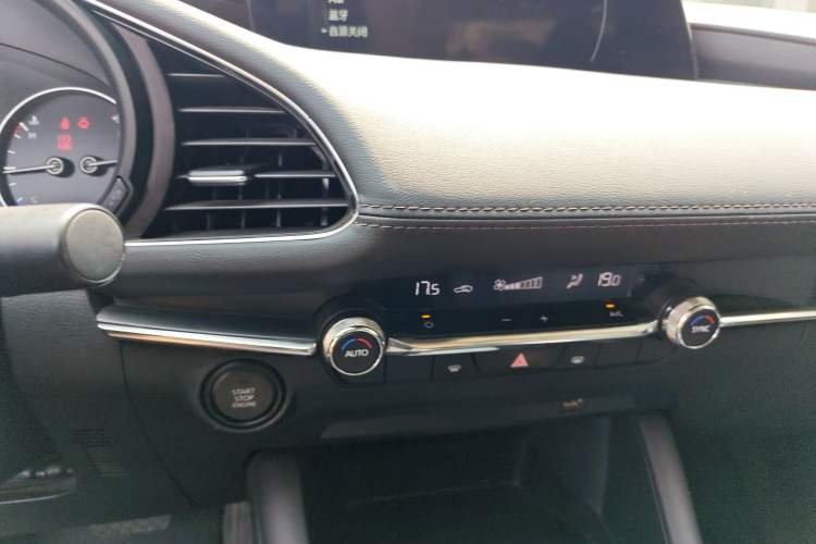 Used Mazda 3 Axela 2021 2.0L Automatic ZhiXuan Edition Audio And AC Panel